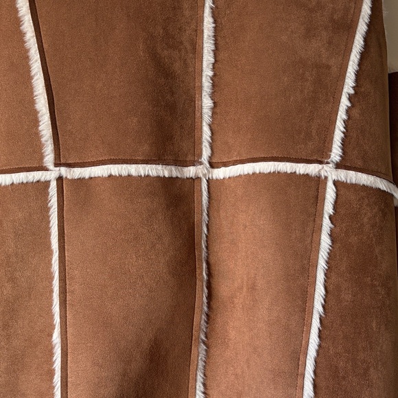 Cupcakes & Cashmere Tan and Cream Shearling Vest with Pockets!! - Picture 5 of 7